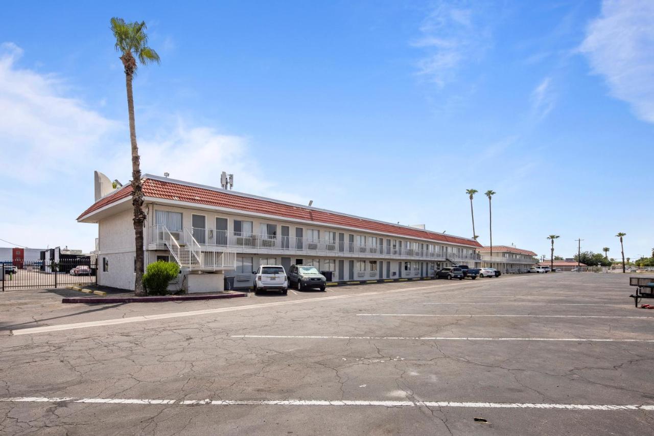 Super 8 By Wyndham Phoenix West Exterior foto